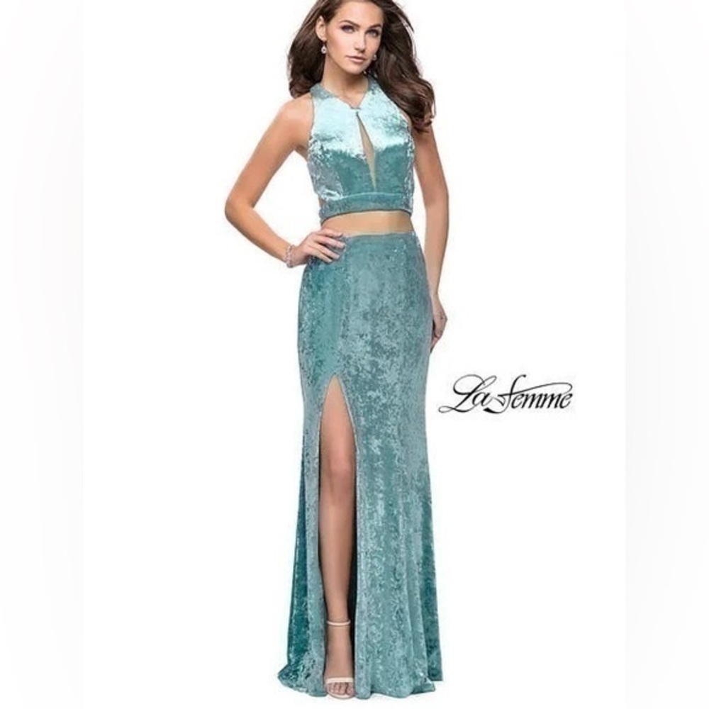 LA FEMME Aqua Open-Back Long Mock Two-Piece Velvet Gown
